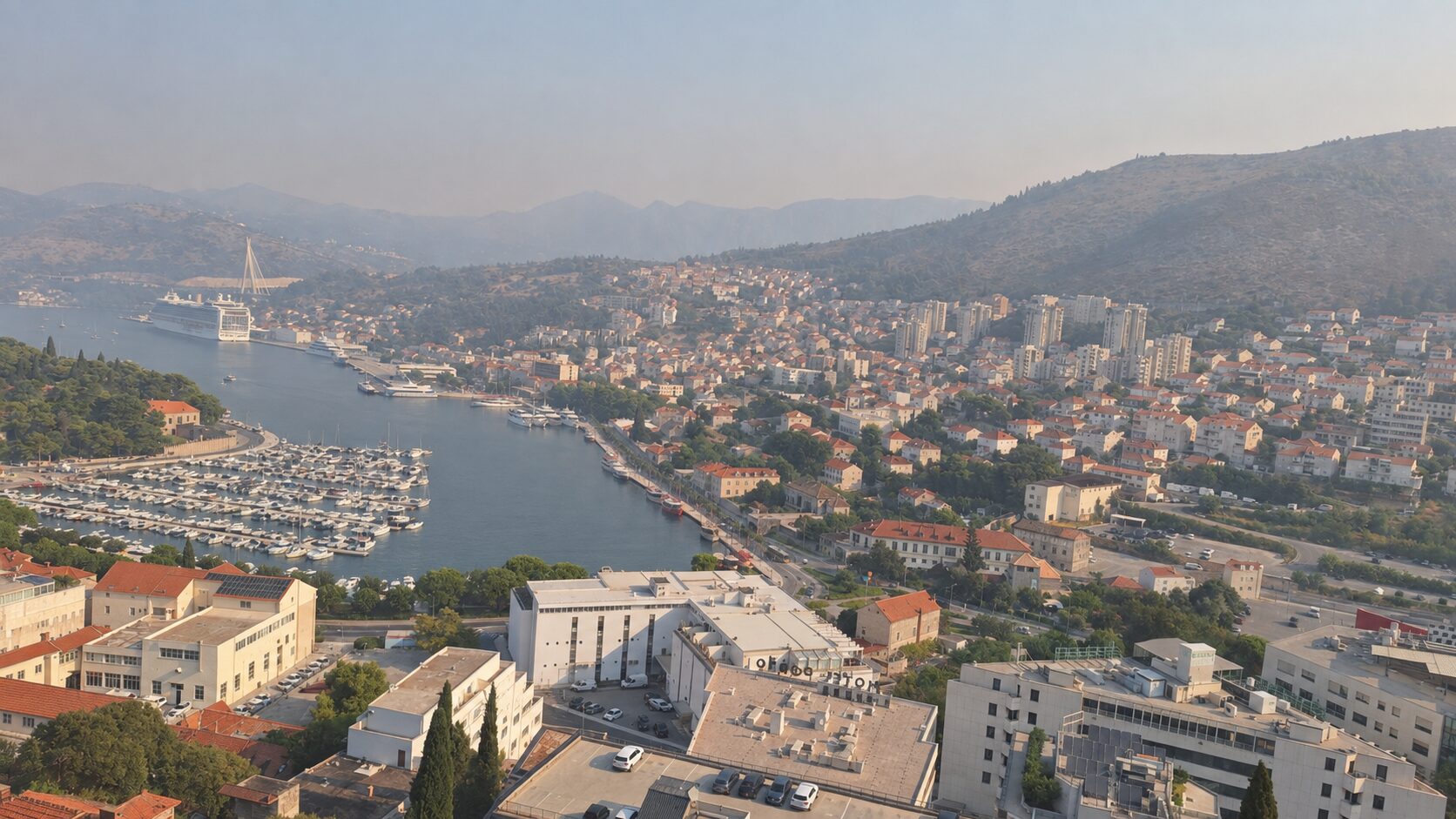 DUBROVNIK POD DIMOM: Grad prekrio gusti dim iz BiH, zrak je nezdrav – evo što savjetuju stručnjaci