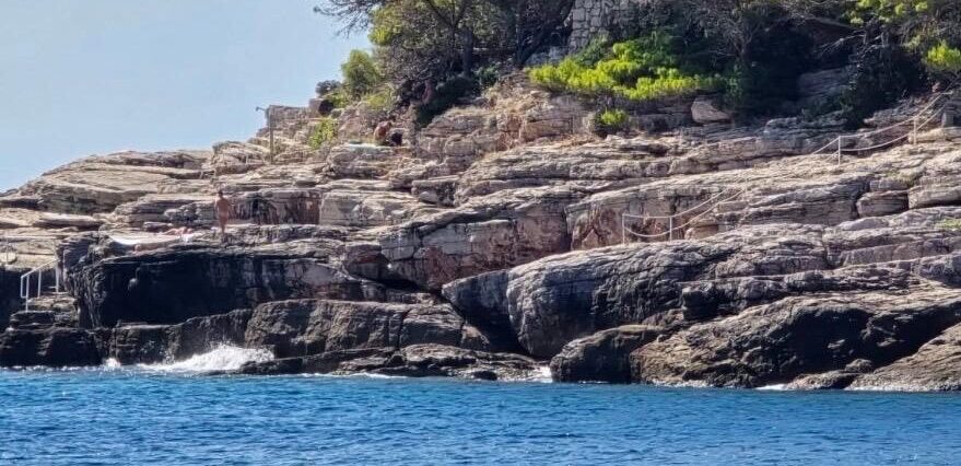 Pokrenuta online peticija za očuvanje nudističke plaže na Lokrumu: Evo što traže od vlasti