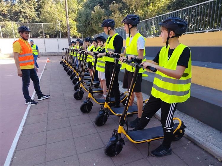 Simulator pokazao opasnosti iz stvarnog prometa: Dubrovačka djeca učila sigurno voziti e-romobil