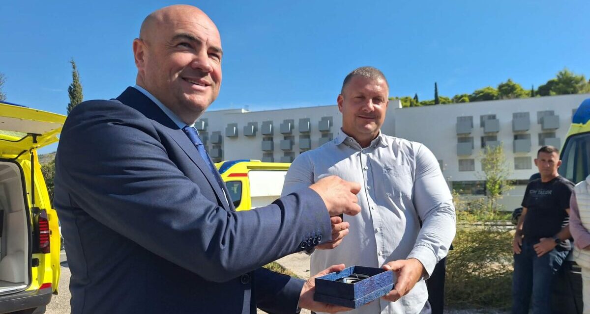 Hitna pomoć dobila osam novih vozila: „Naša vozila godišnje prijeđu gotovo dva milijuna kilometara“