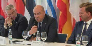 Župan Pezo: Naš je cilj da jug Hrvatske bude kvalitetno povezan, ne samo cestama i zračnim linijama, nego i željeznicom.