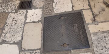 Nesnosan smrad u staroj gradskoj jezgri: Začepljene cijevi, jesu li uzrok ugostitelji koji puštaju ulje?