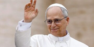 Papa Lav probudio se nakon 90-minutne operacije, odstranjeni rak otkriven je u ranoj fazi