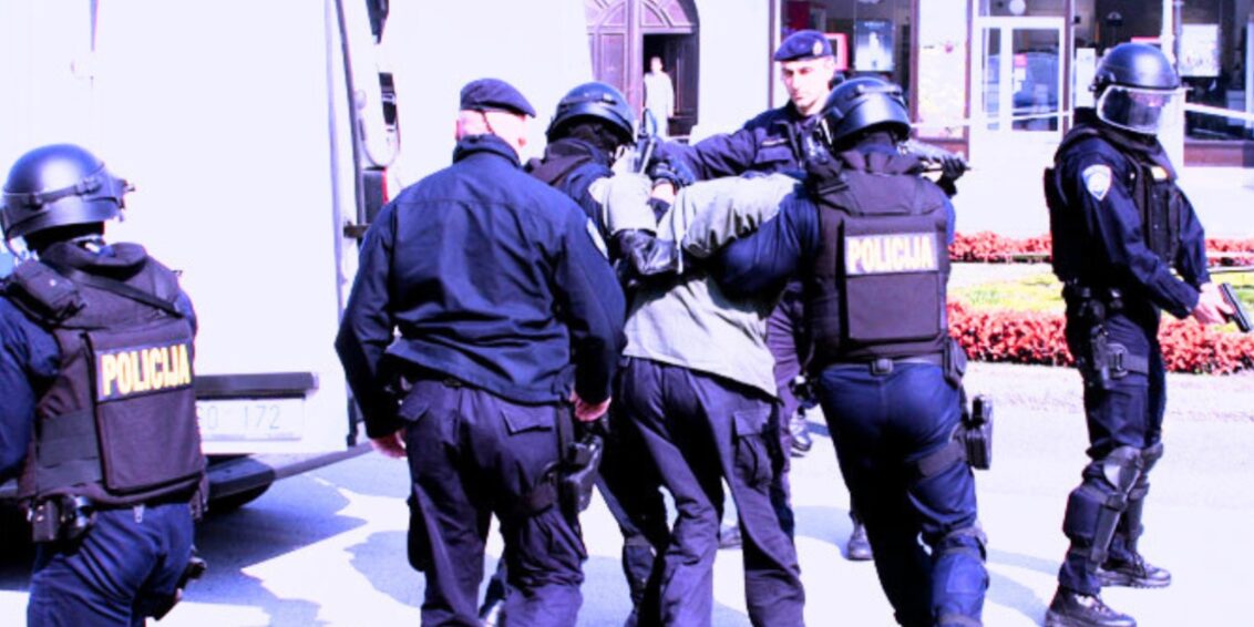 KAKAV LIK Pijan došao na policiju, izvrijeđao policajce i dobio kaznu veću od mirovine