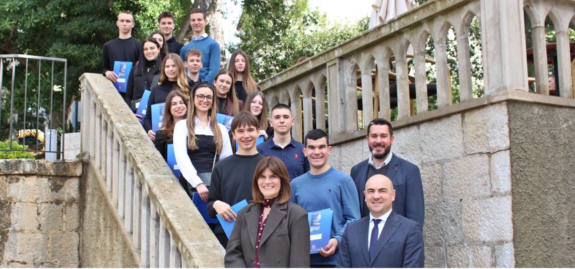 Više novca za obrazovanje: DNŽ povećala učeničke i studentske stipendije