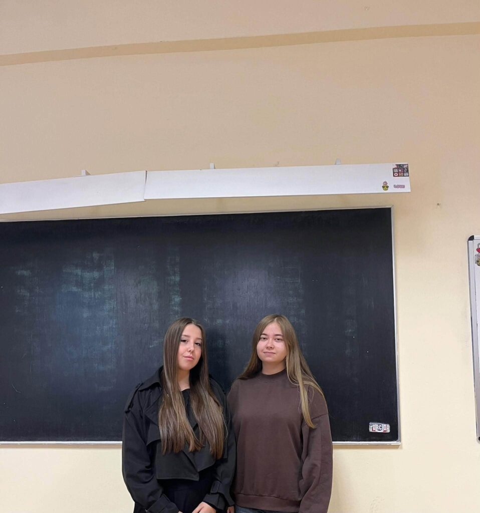 Učenice Tea Markov i Rina Šegedin