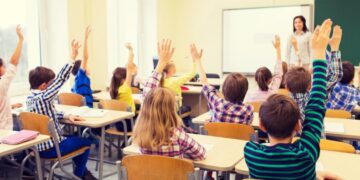 Pet razloga zašto ćemo uvijek slaviti Dan učitelja, a nikada dan umjetne inteligencije