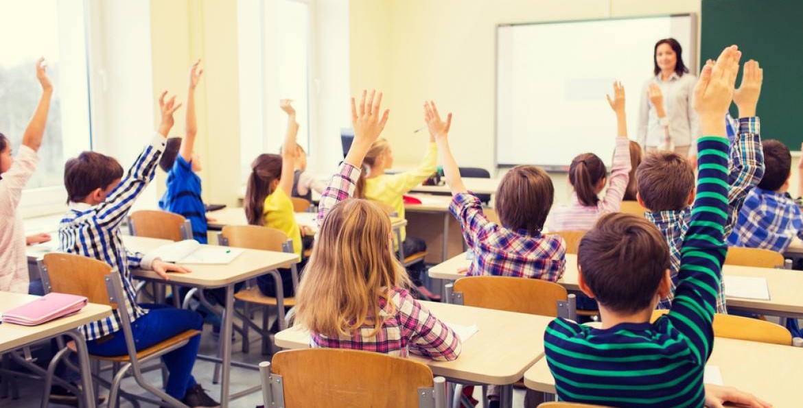 Pet razloga zašto ćemo uvijek slaviti Dan učitelja, a nikada dan umjetne inteligencije